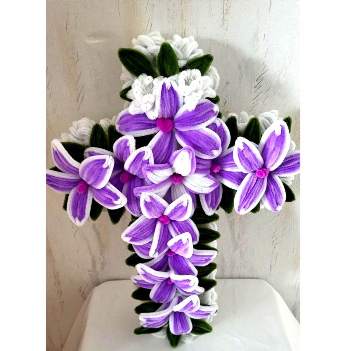 Croix en fil chenilles